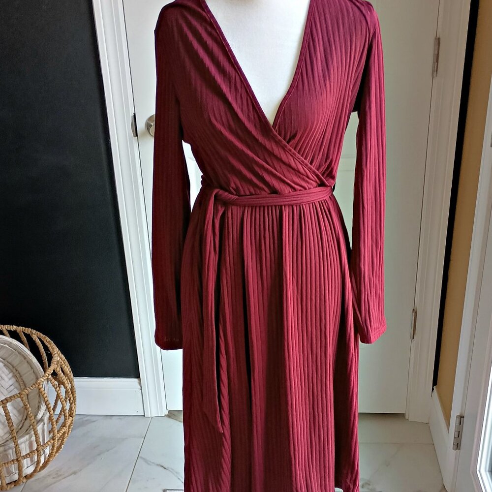 NEW! BOUTIQUE WRAP TOP RIBBED DRESS SZ M